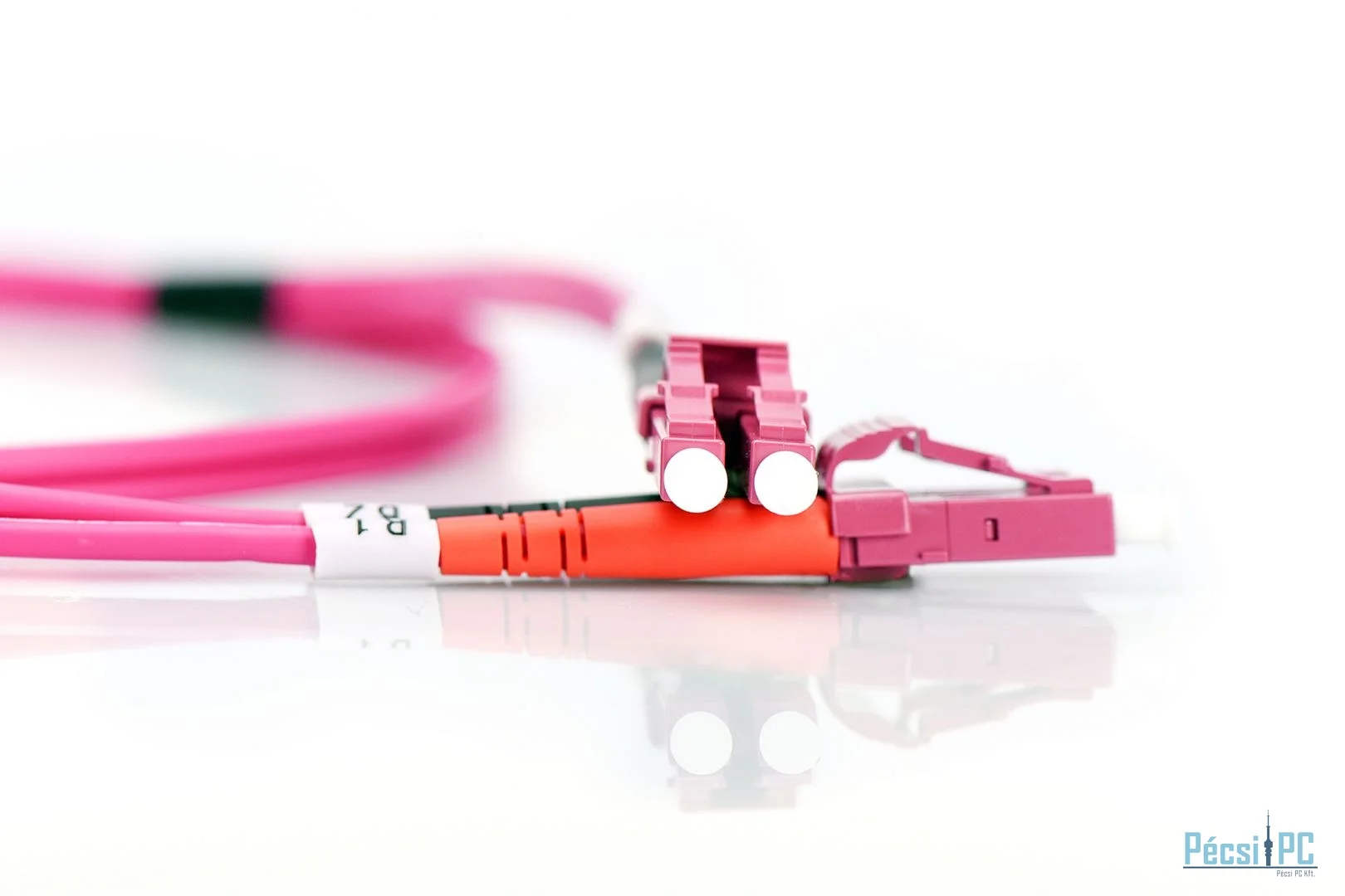 Digitus DK-2533-05-4 száloptikás kábel I-VH OM4 Violet